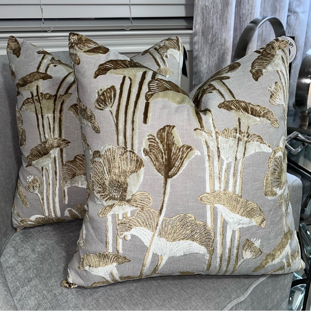 1-NWT SOHO STUDIO CUT VELVET
DECORATIVE PILLOW ( Read description for details)